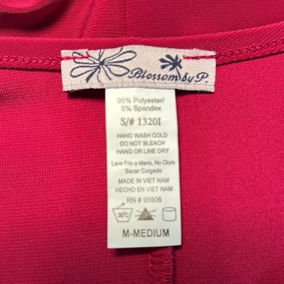 BLOSSOM BY P HOT PINK 3/4 SLEEVED ASYMMETRICAL HANKY HEM BLOUSE Medium - Picture 3 of 5